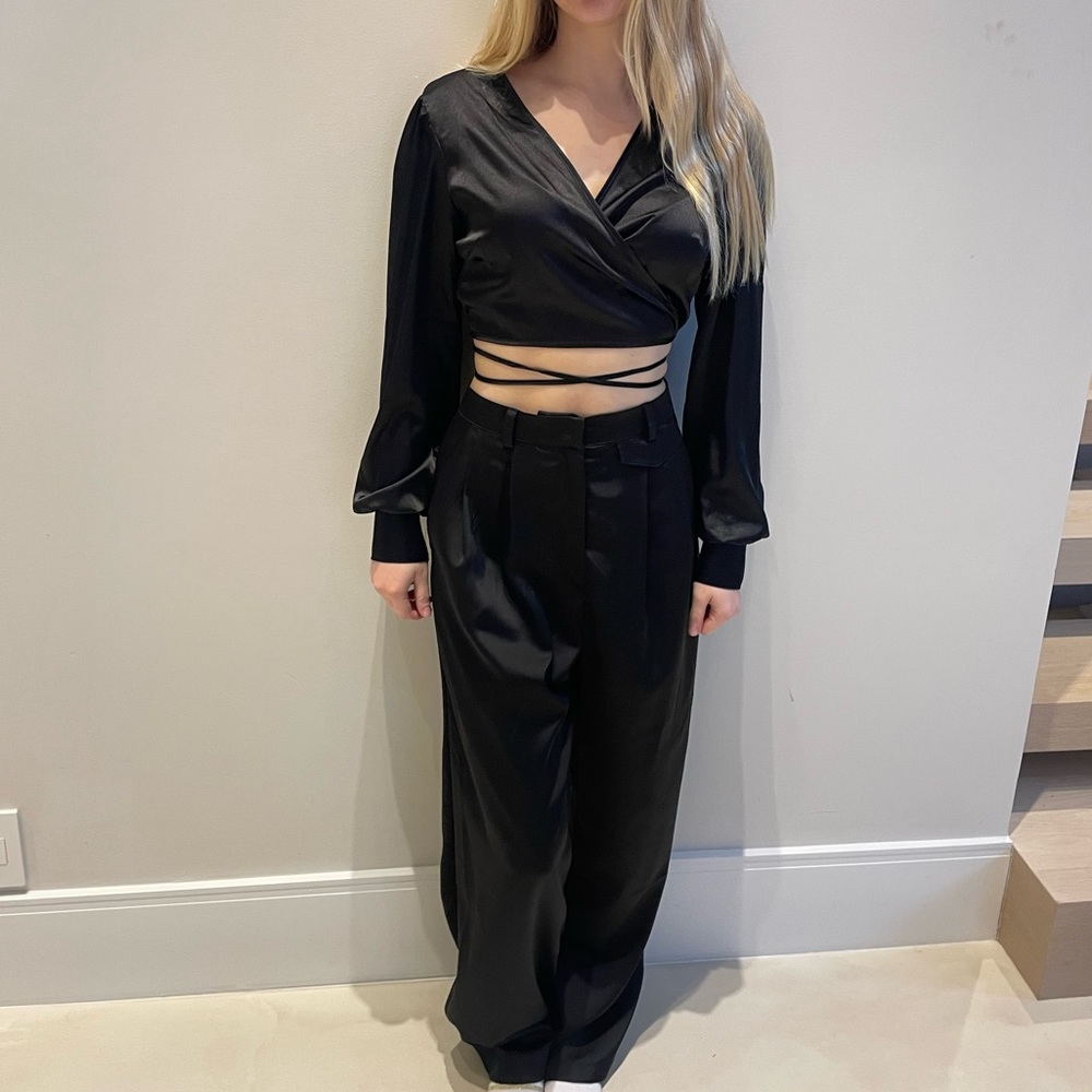 and now this satin black set🖤
